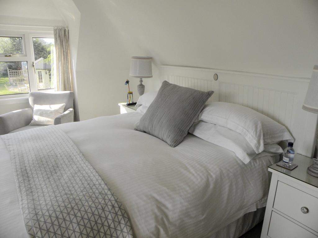 Twiga House Bed And Breakfast Уеърхам Стая снимка